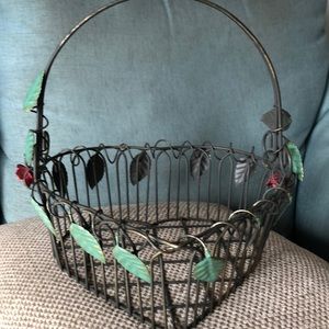 Basket-Metal Heart Shaped